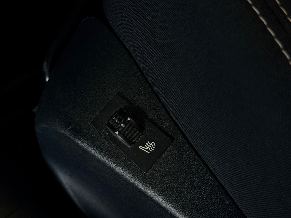 Peugeot 208 1,6 BlueHDi 100 Allure Sky 5d