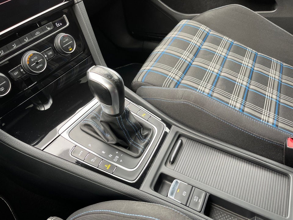 VW Golf VIII 1,4 GTE DSG 5d