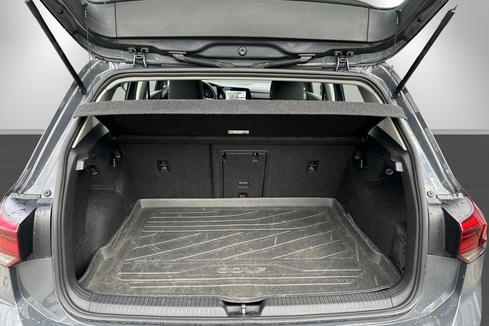 VW Golf VIII 1,4 eHybrid DSG 5d