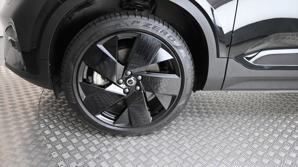 Volvo EX40 Twin Black Edition 5d