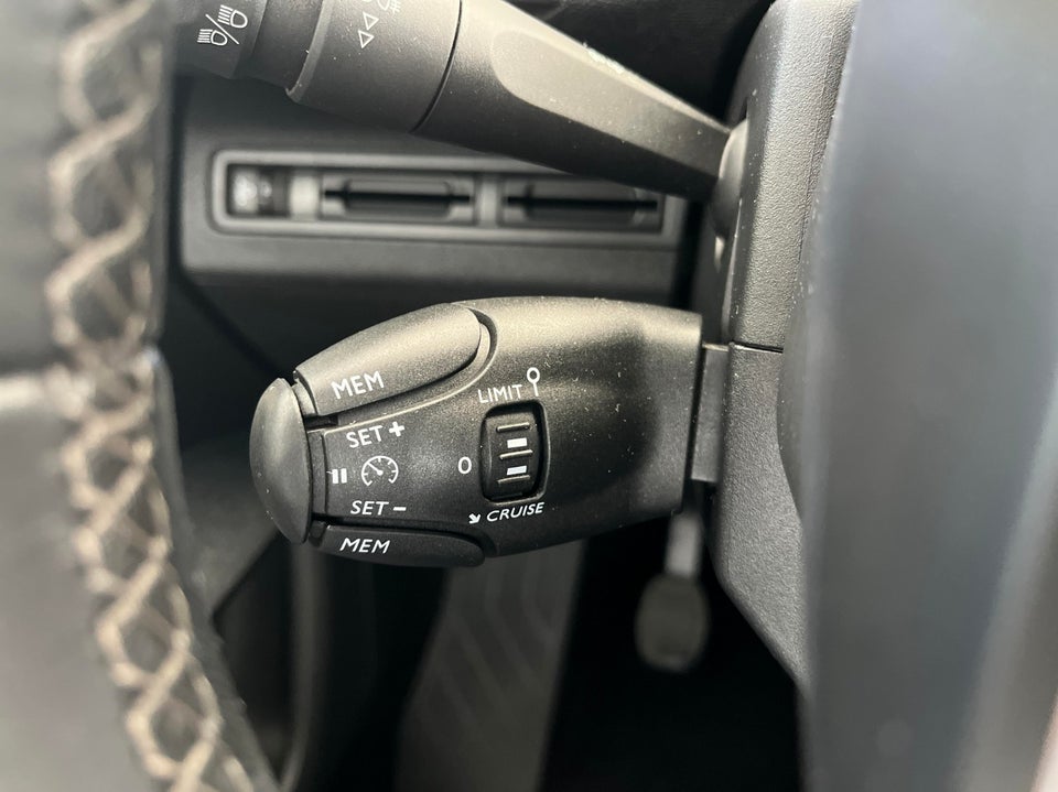 Peugeot 3008 1,2 e-THP 130 Active 5d