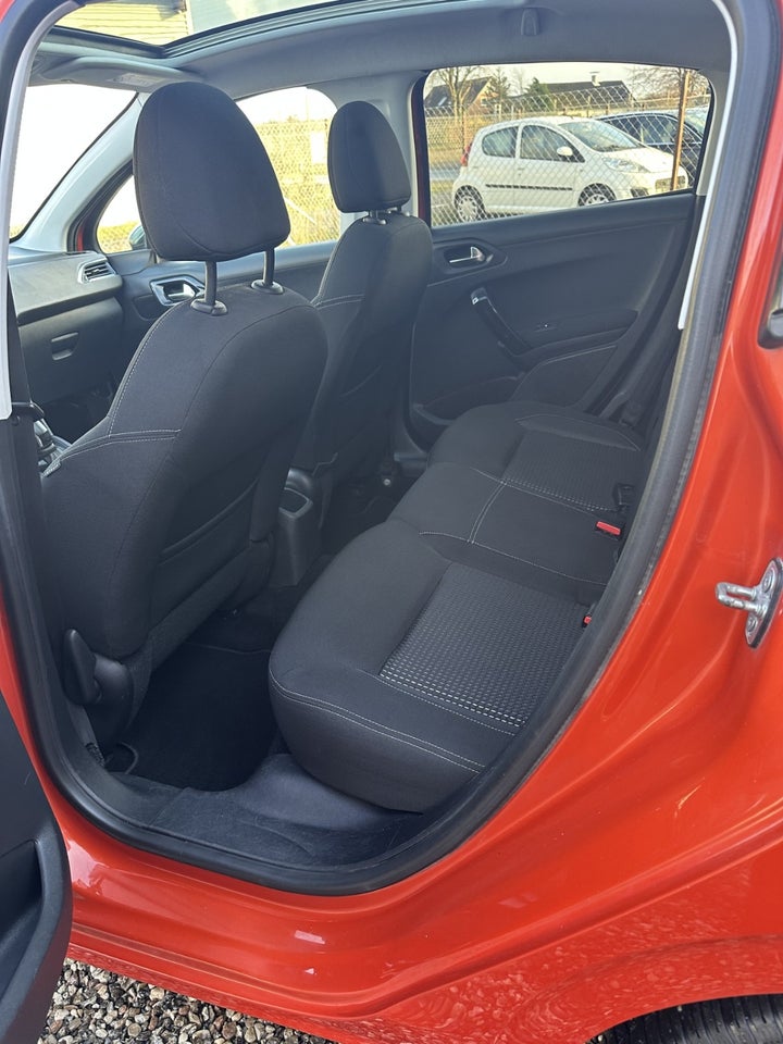 Peugeot 208 1,6 BlueHDi 100 Allure Sky 5d