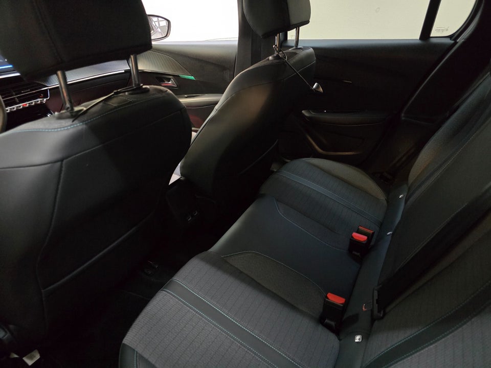 Peugeot 208 1,2 PureTech 100 Allure EAT8 5d