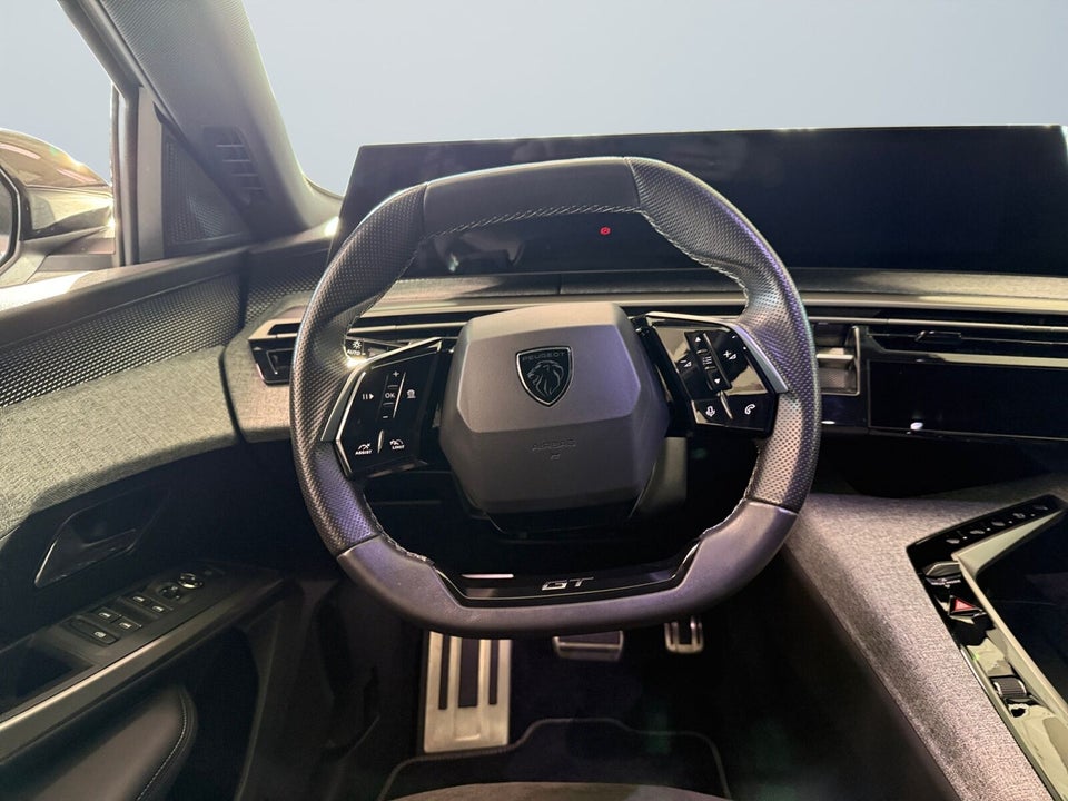 Peugeot e-3008 101 GT 5d