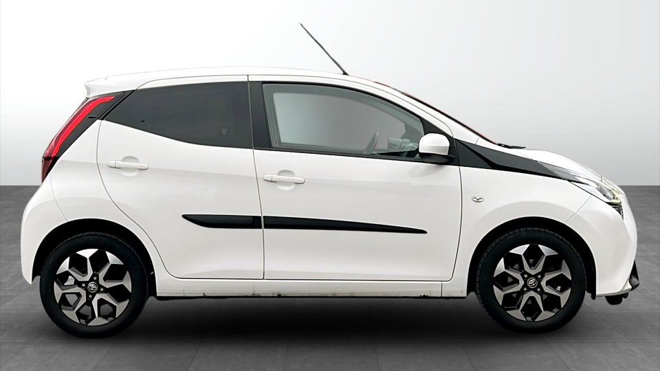 Toyota Aygo 1,0 VVT-i x-press 5d