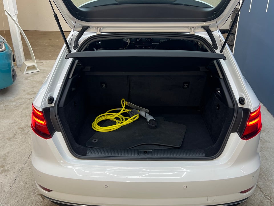Audi A3 1,4 e-tron Sportback S-tr. 5d