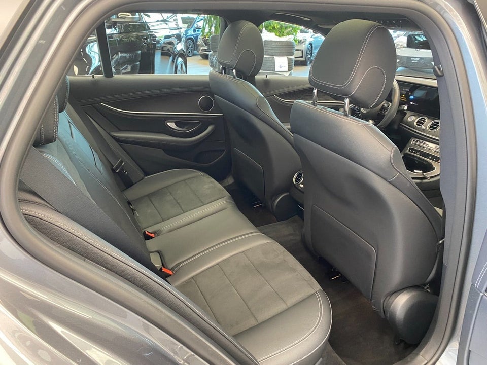 Mercedes E300 de 2,0 AMG Line stc. aut. 4Matic 5d