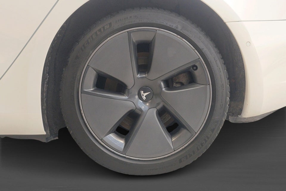 Tesla Model 3 Standard Range+ RWD 4d
