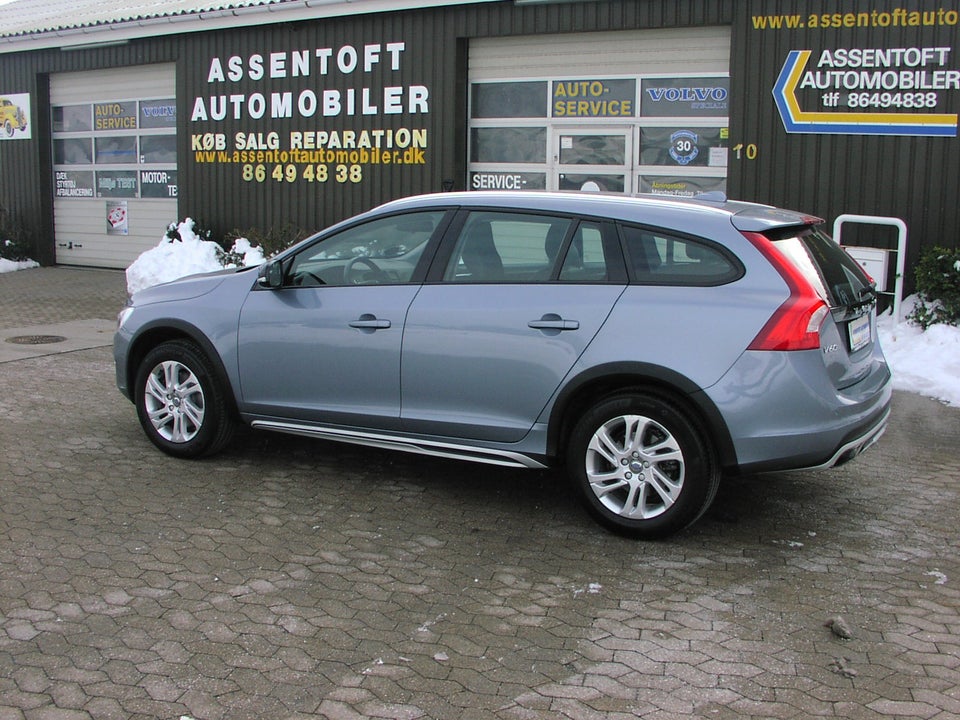 Volvo V60 CC 2,0 T5 245 Momentum aut. 5d