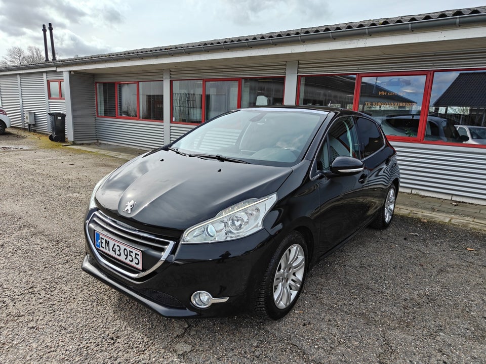 Peugeot 208 1,2 VTi Allure 5d