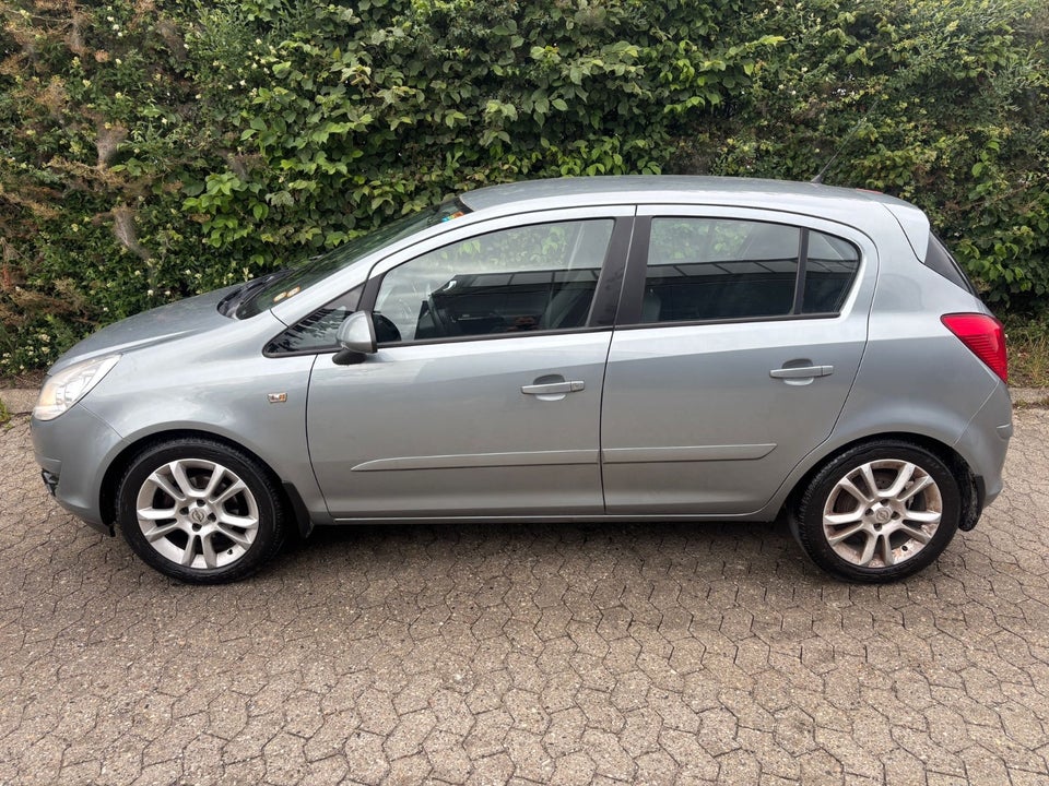 Opel Corsa 1,4 16V Cosmo 5d