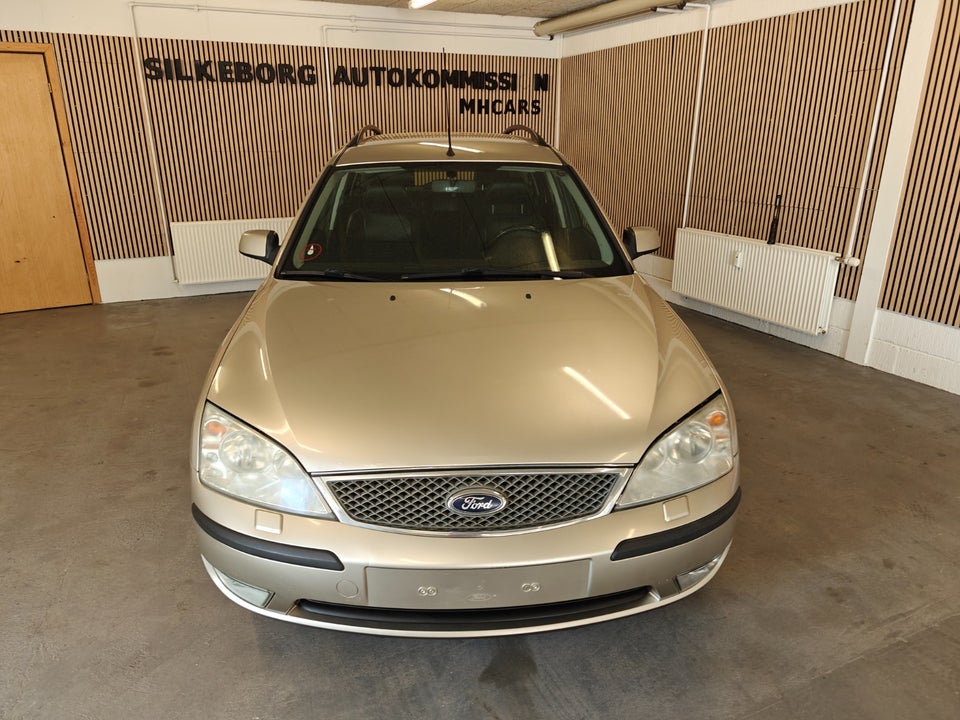 Ford Mondeo 2,0 145 Ambiente stc. 5d