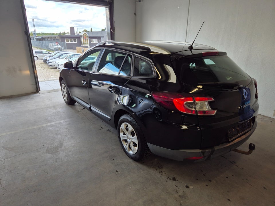 Renault Megane III 1,6 110 Authentique Sport Tourer 5d