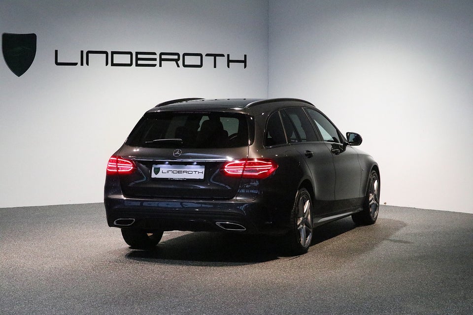 Mercedes C300 de 2,0 AMG Line stc. aut. 5d