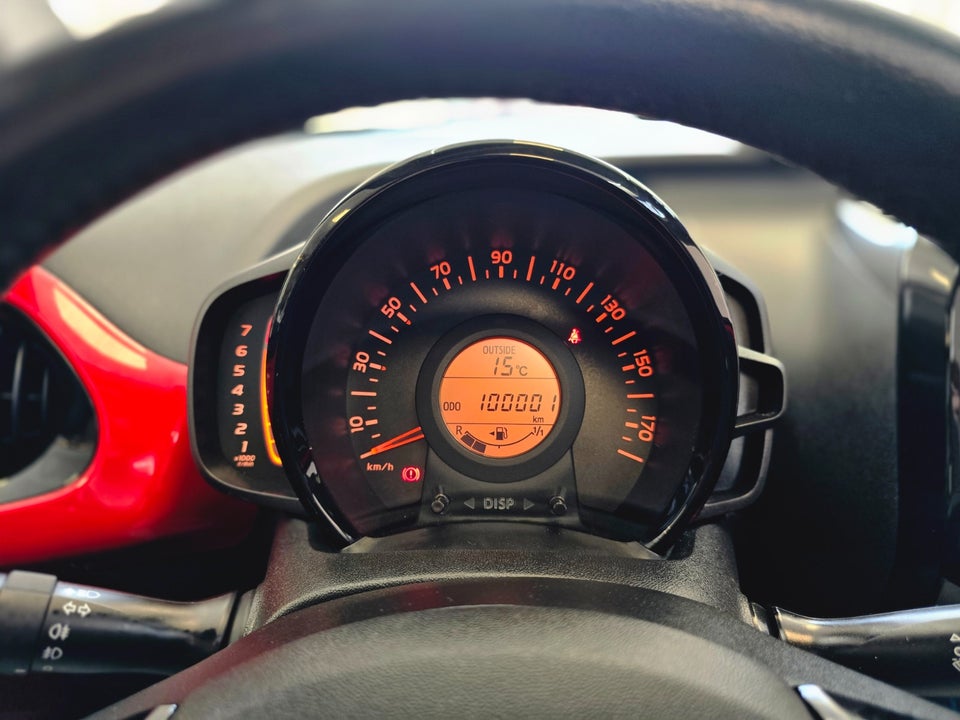 Toyota Aygo 1,0 VVT-i x-wave Sky 5d