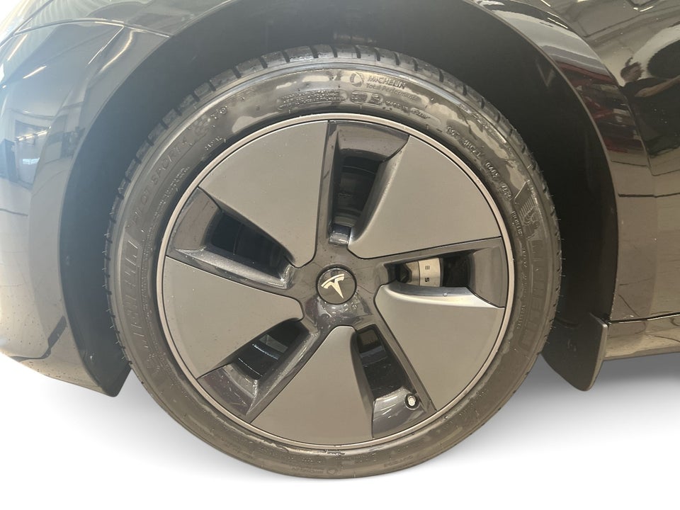 Tesla Model 3 Long Range AWD 4d