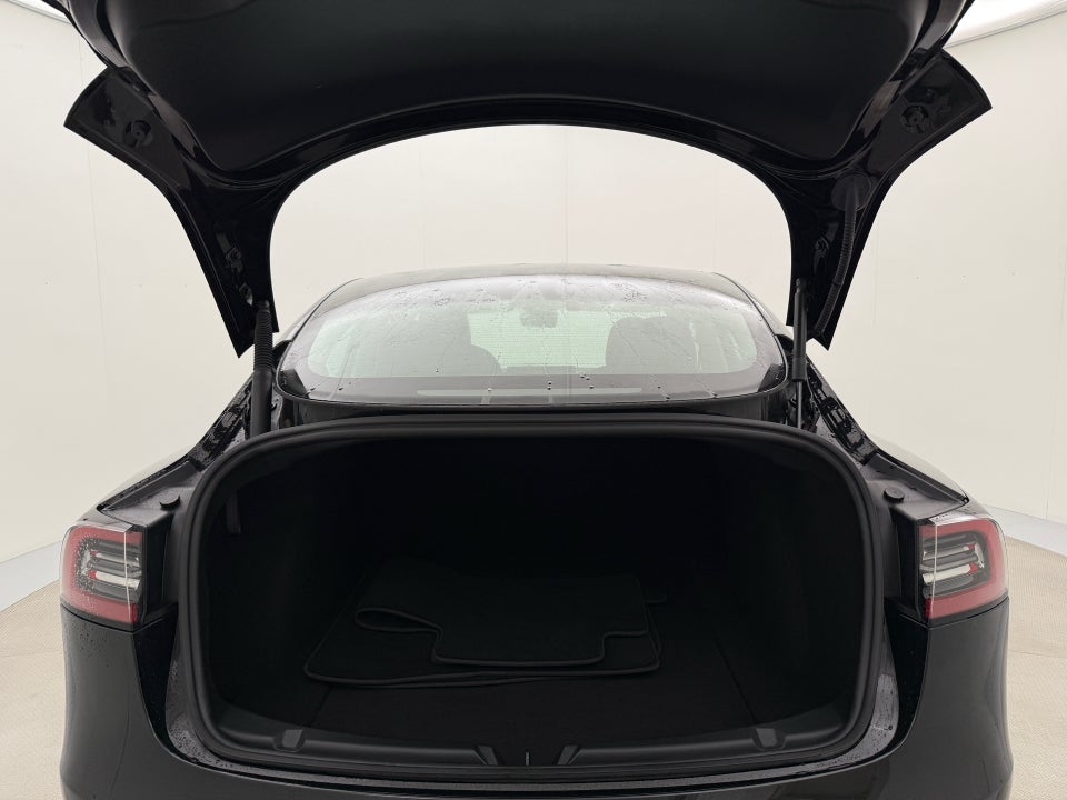 Tesla Model 3 RWD 4d