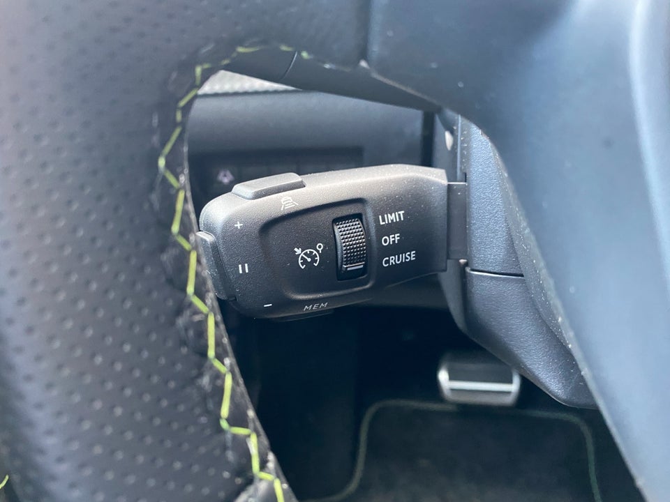 Peugeot e-208 54 GT Pack 5d