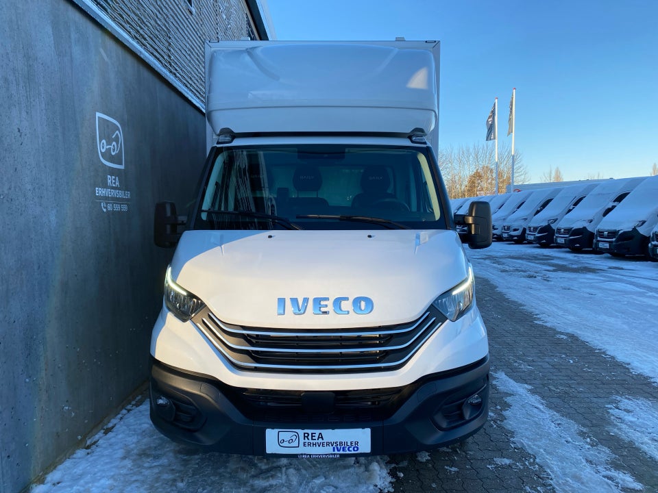 Iveco Daily 3,0 35S18 Box m/lift AG8 2d