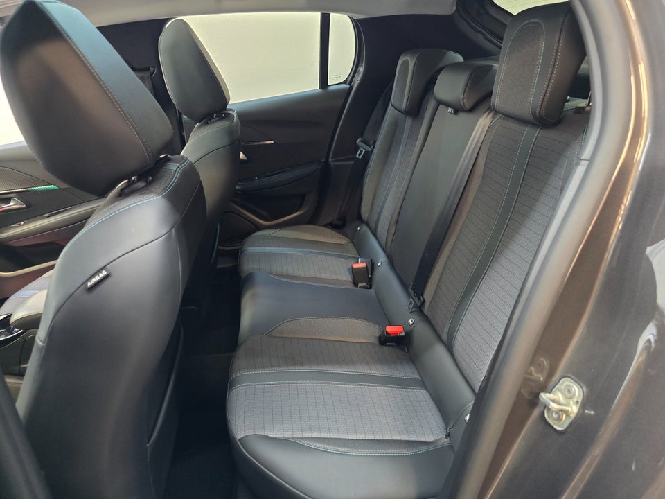 Peugeot 208 1,2 PureTech 100 Allure Sky 5d