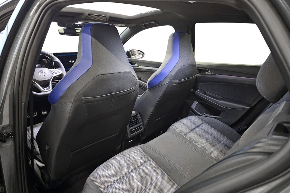 VW Golf VIII 1,5 GTE DSG 5d