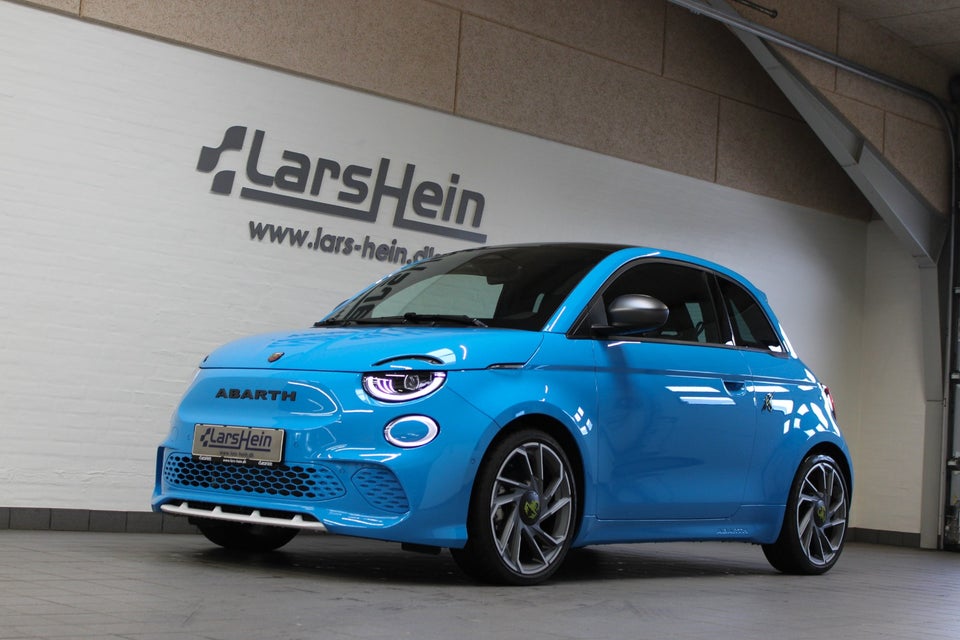 Abarth 500e Scorpionissima 3d