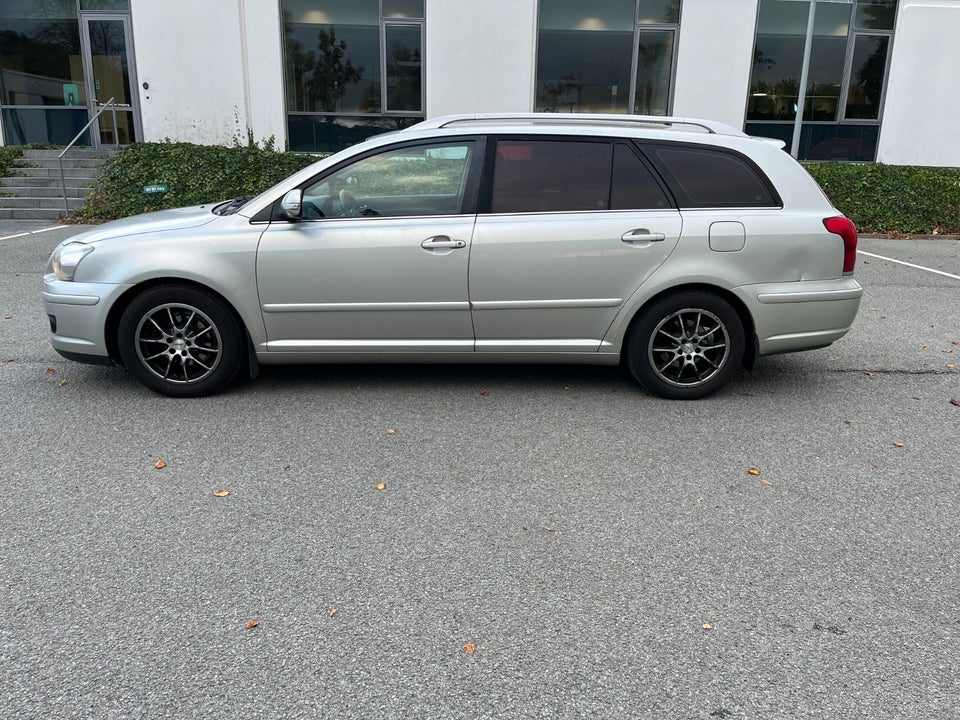 Toyota Avensis 1,8 VVT-i Sol 5d