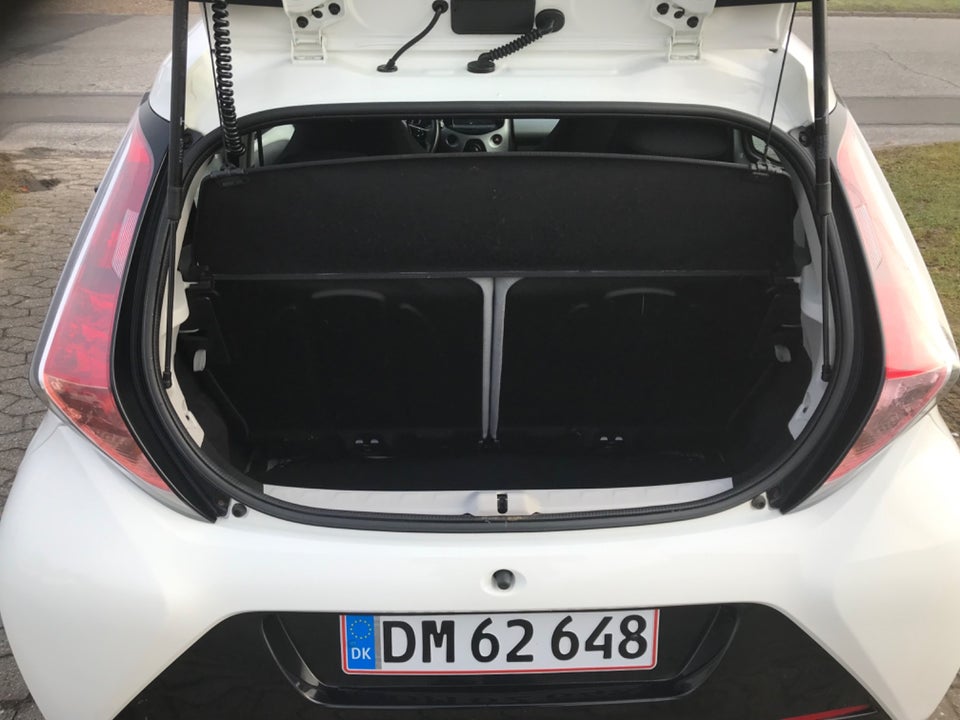 Toyota Aygo 1,0 VVT-i x-play x-touch 5d