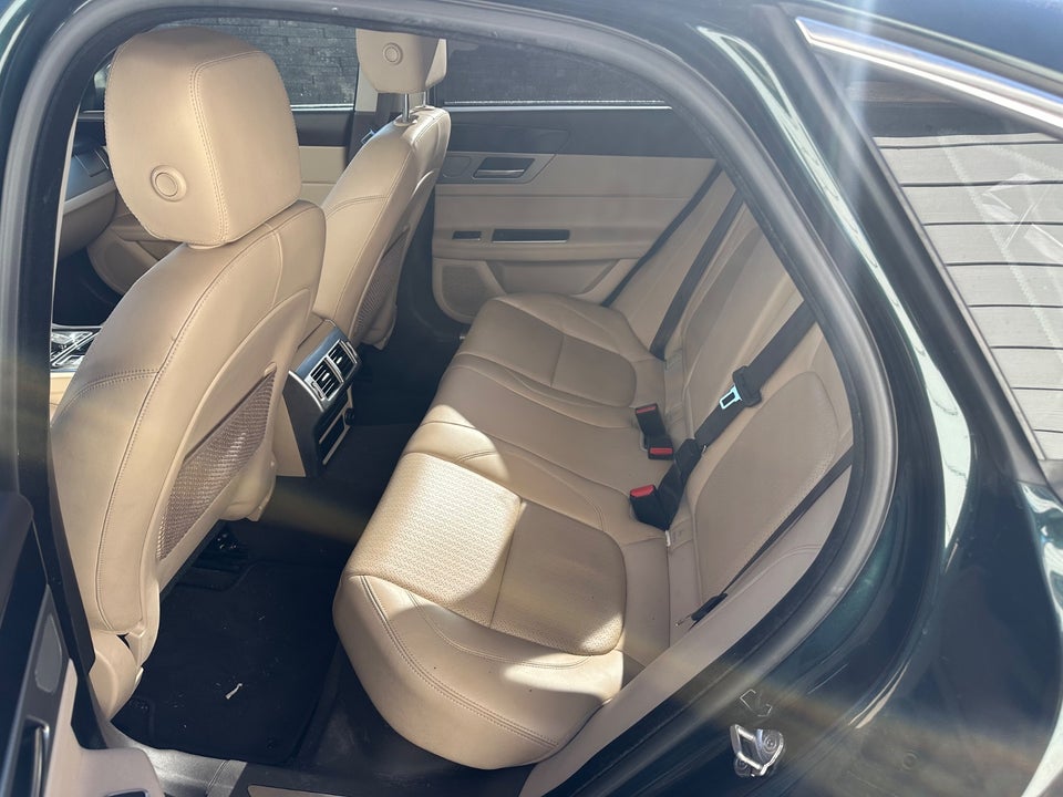 Jaguar XF 2,0 D180 Prestige 4d