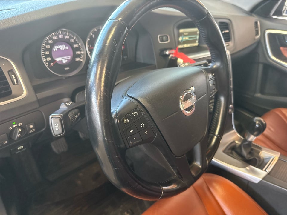 Volvo V60 1,6 DRIVe Momentum 5d