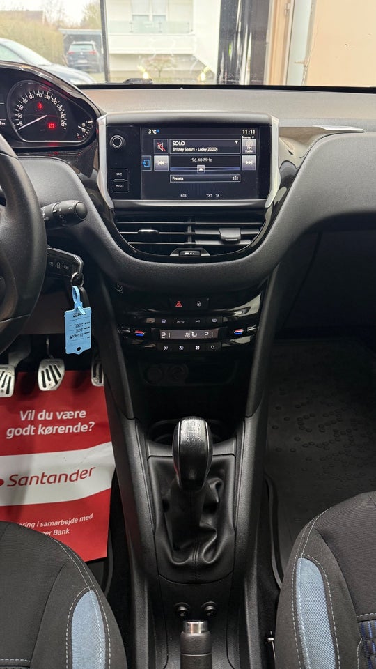 Peugeot 208 1,2 VTi Allure Sky 5d