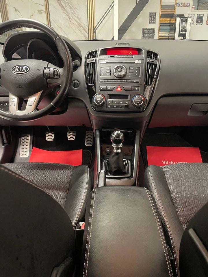 Kia Ceed 1,6 CRDi 128 Sport 5d