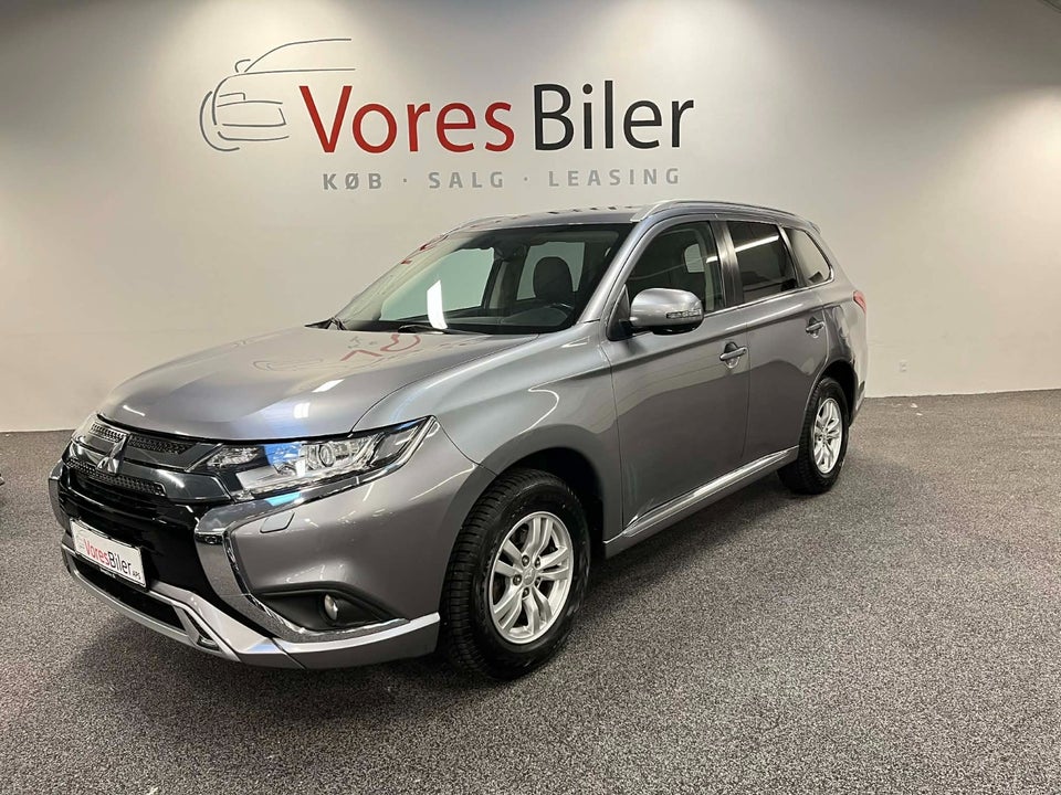 Mitsubishi Outlander 2,4 PHEV Invite CVT 4WD 5d