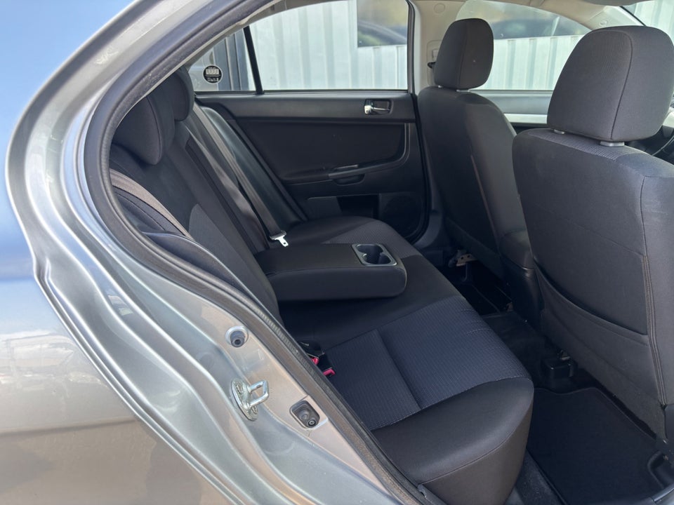 Mitsubishi Lancer 1,5 Invite SportBack 5d