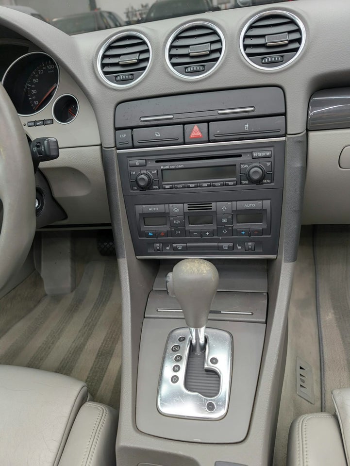 Audi A4 2,4 V6 Cabriolet Multitr. 2d