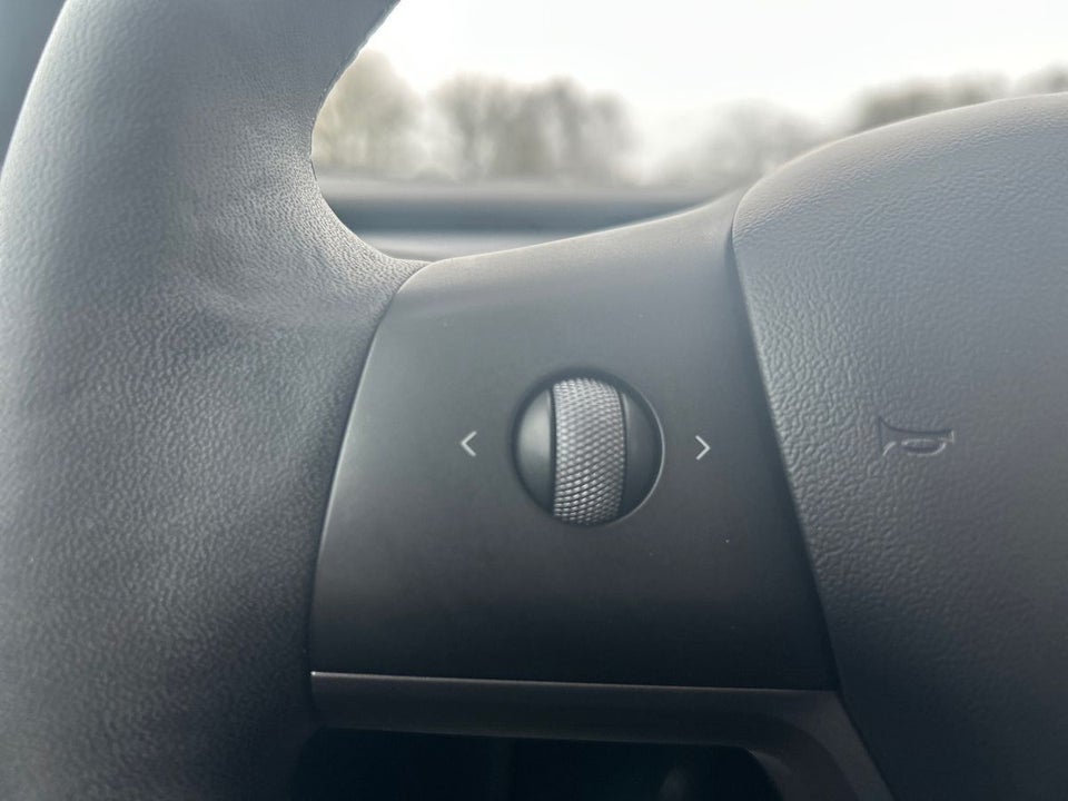 Tesla Model Y Long Range AWD 5d