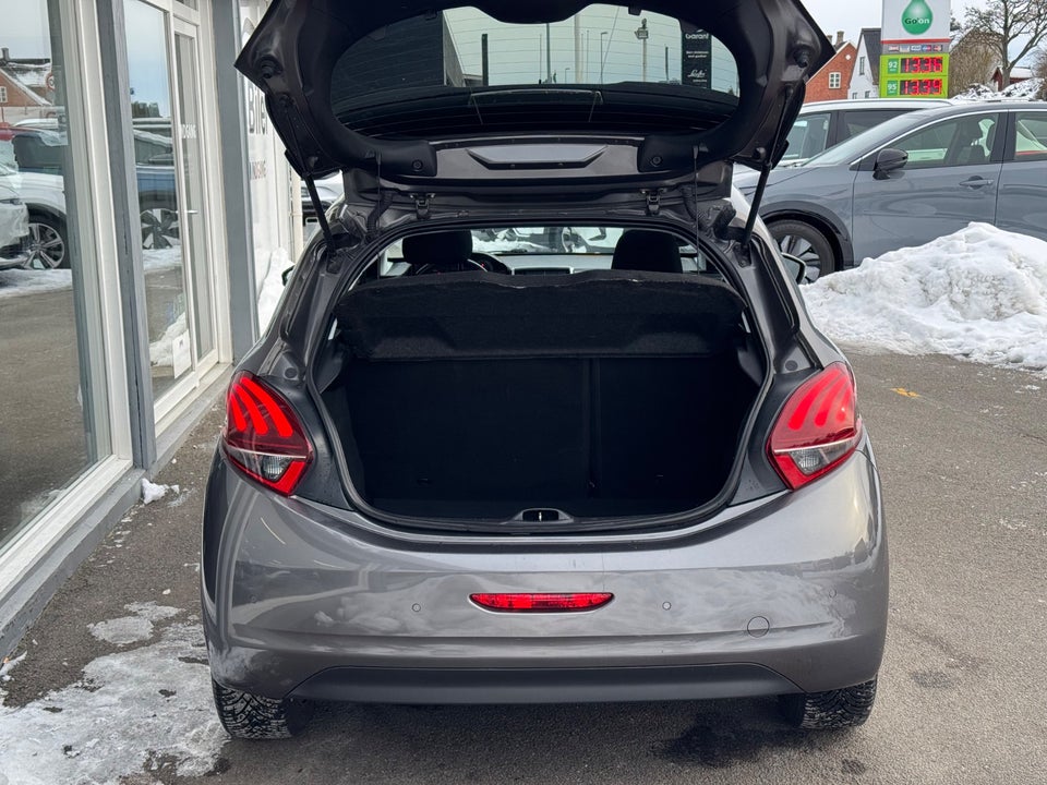 Peugeot 208 1,5 BlueHDi 100 Signature Sky 5d