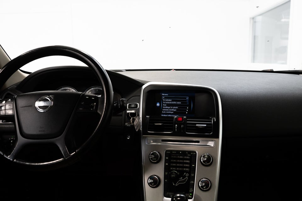 Volvo XC60 2,4 D5 215 Summum aut. AWD 5d