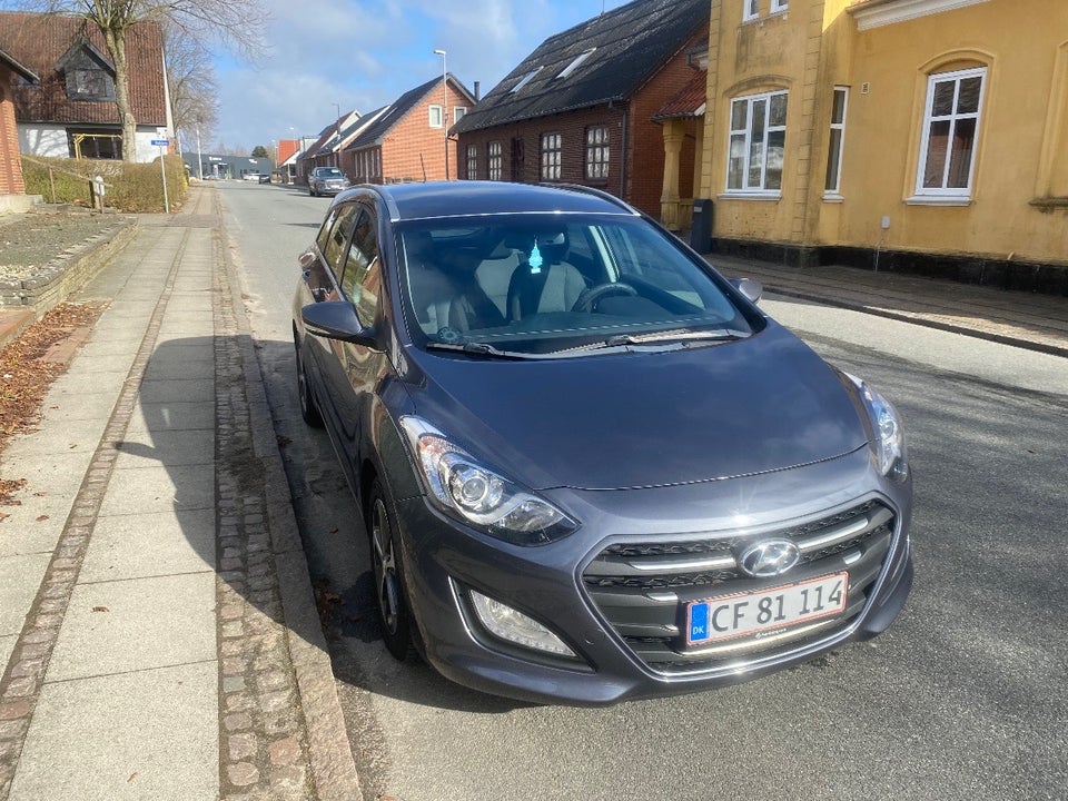 Hyundai i30 1,6 CRDi 136 Premium CW 5d
