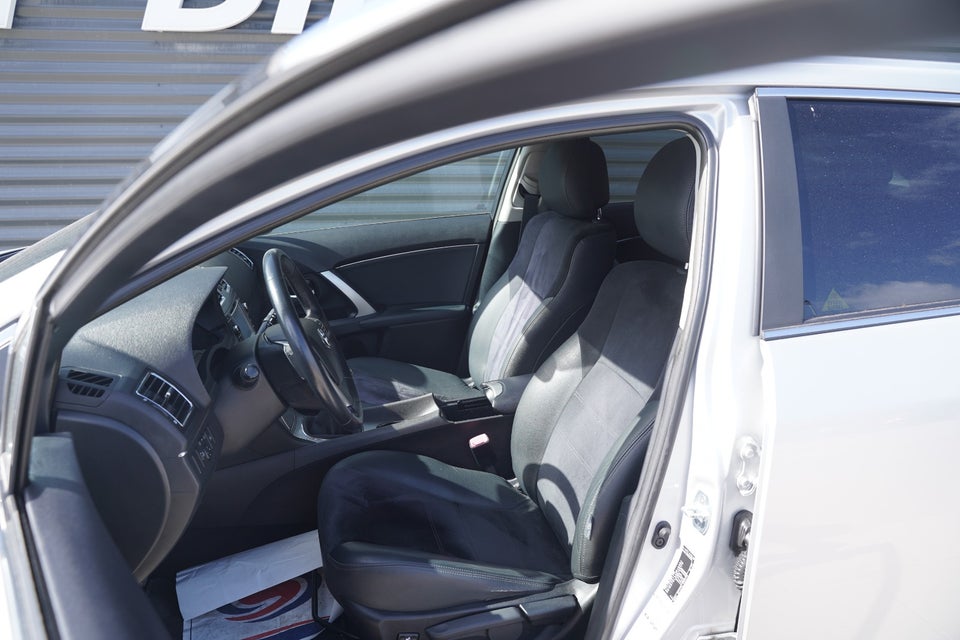 Toyota Avensis 2,0 D-4D T2 Premium stc. 5d