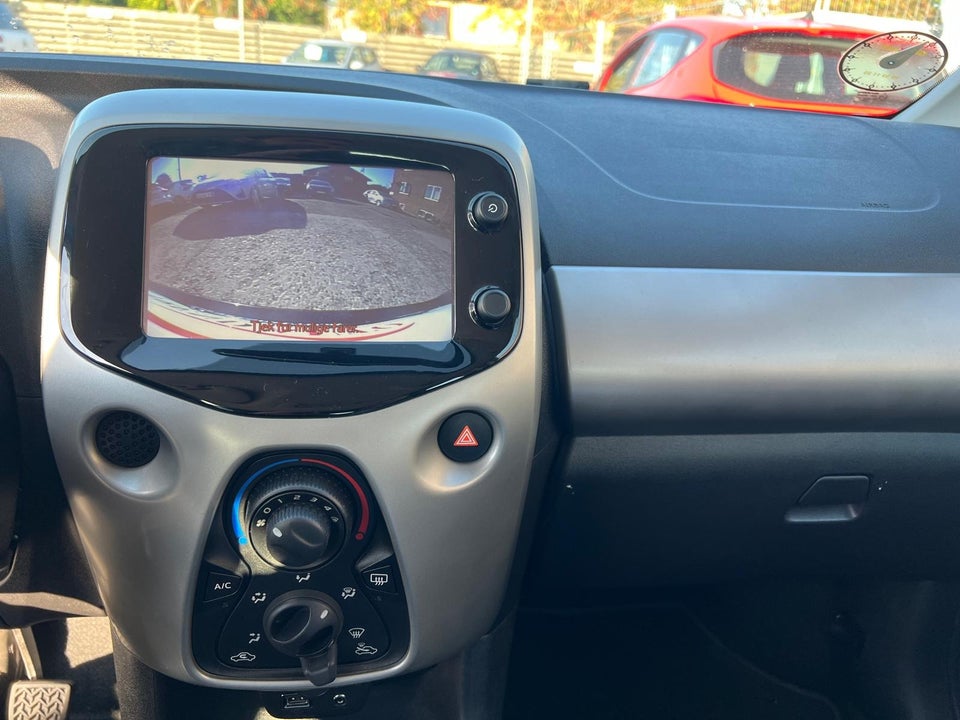 Toyota Aygo 1,0 VVT-i x-play 5d