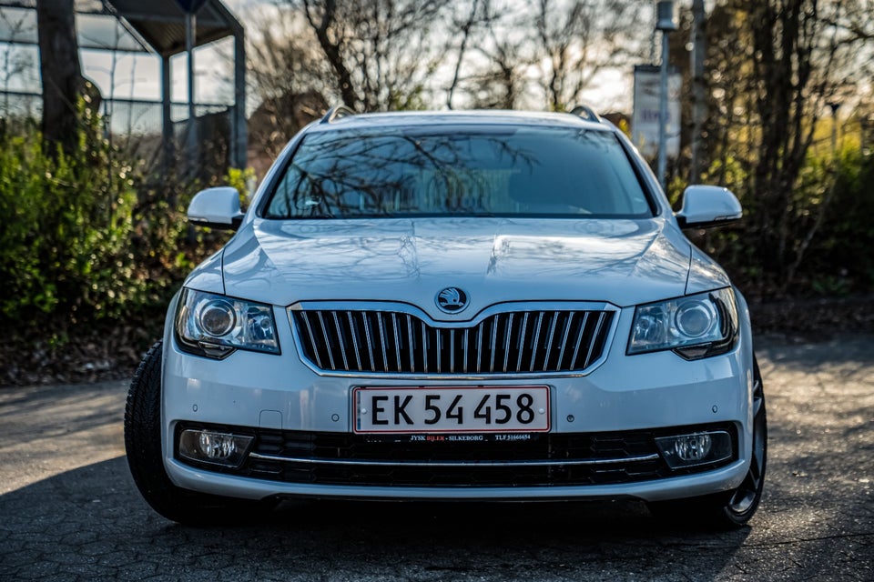Skoda Superb 1,6 TDi 105 Ambition Combi DSG 5d