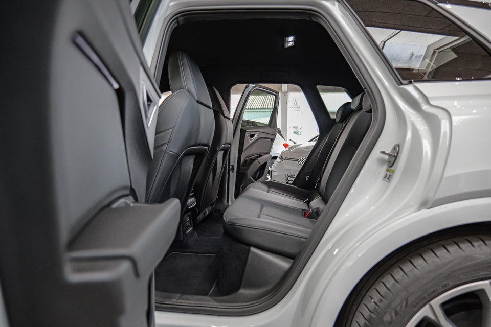 Audi Q4 e-tron 45 S-line quattro 5d