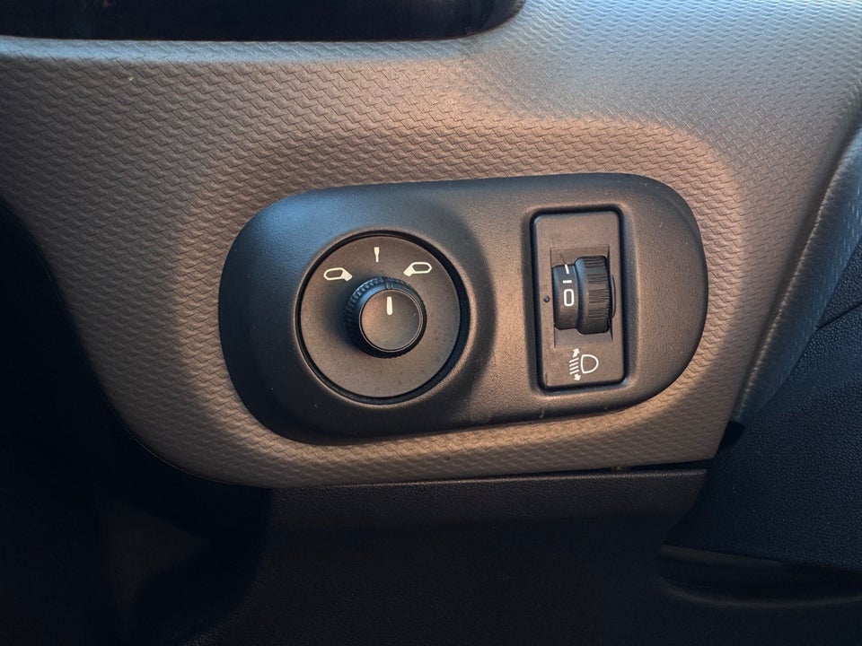 Citroën C4 Cactus 1,6 BlueHDi 100 Feel+ 5d