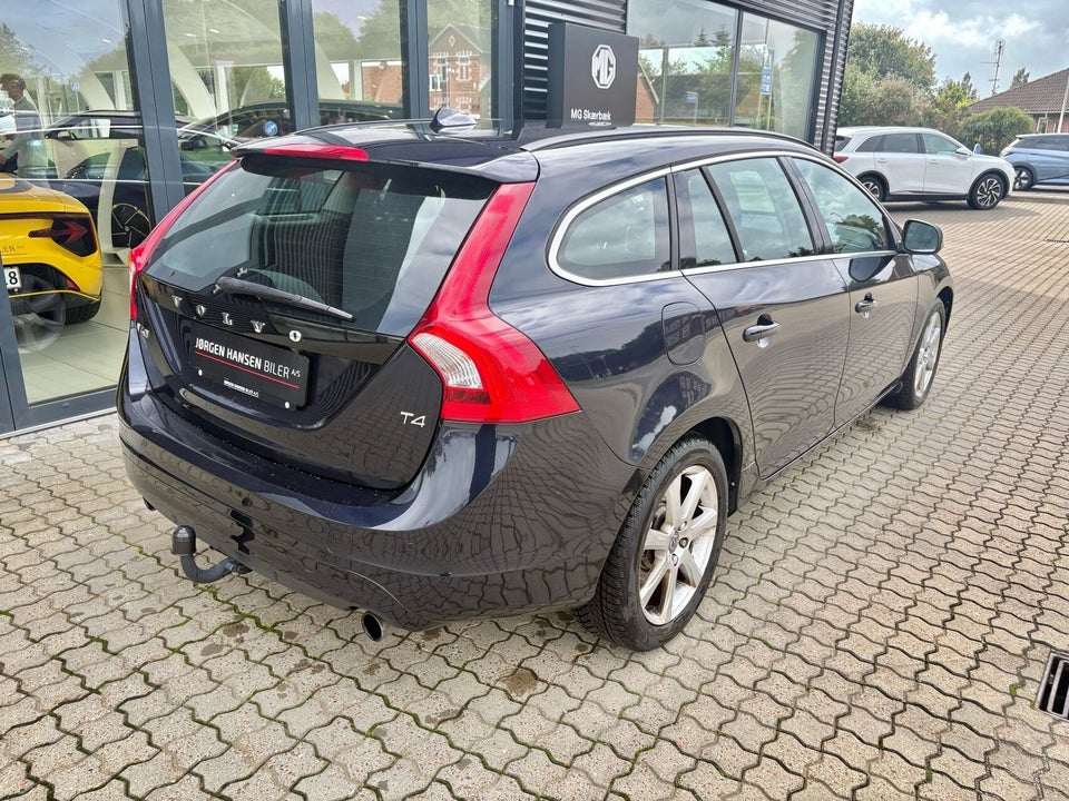 Volvo V60 2,0 T4 190 Momentum aut. 5d