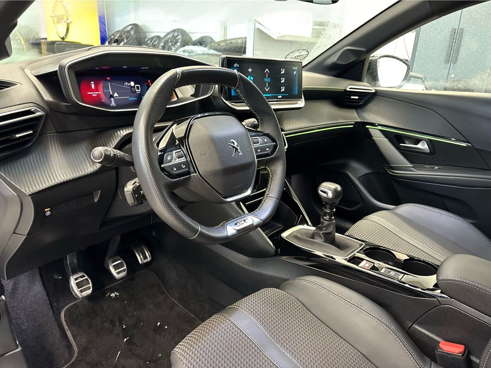 Peugeot 208 1,2 PureTech 100 GT 5d