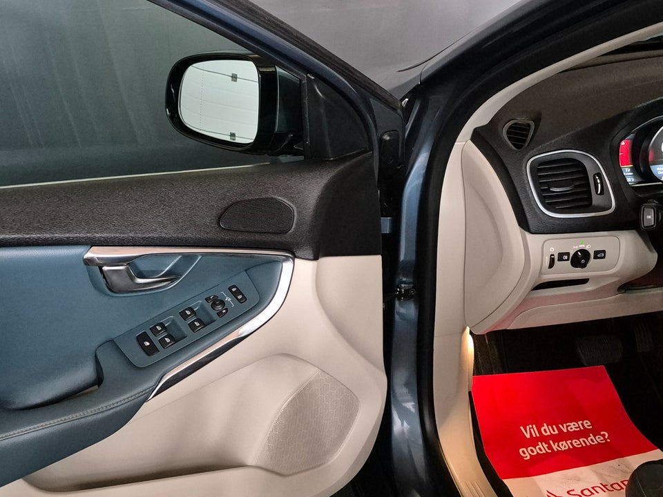 Volvo V40 2,0 D3 150 Summum aut. 5d