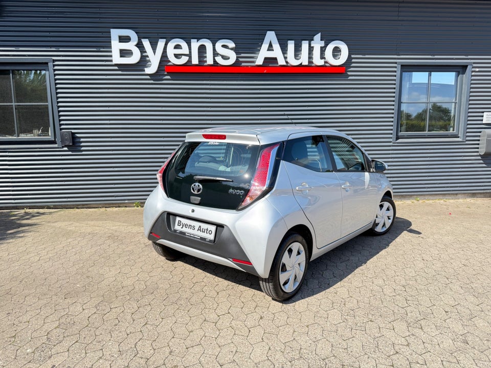 Toyota Aygo 1,0 VVT-i x-play 5d