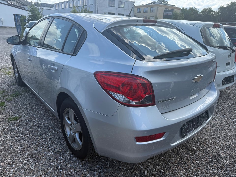 Chevrolet Cruze 1,8 LT 5d