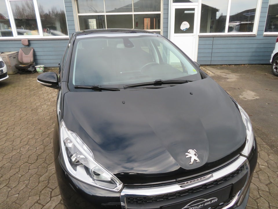 Peugeot 208 1,2 VTi 82 Signature Sky 5d